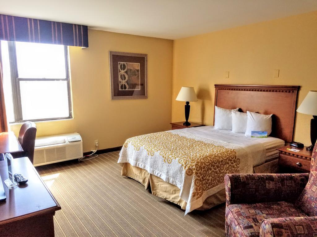Queen Room - Mobility Access/Non-Smoking,215365748:JPEG